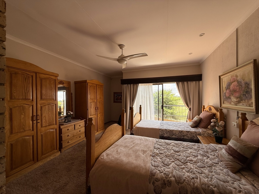 6 Bedroom Property for Sale in Van Der Hoff Park North West